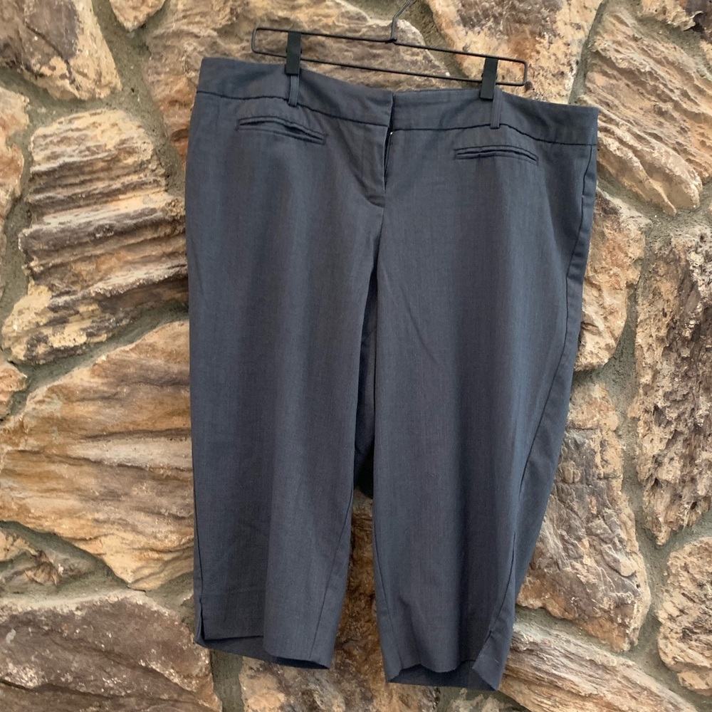Worthington Size 18 Gray cropped work pants